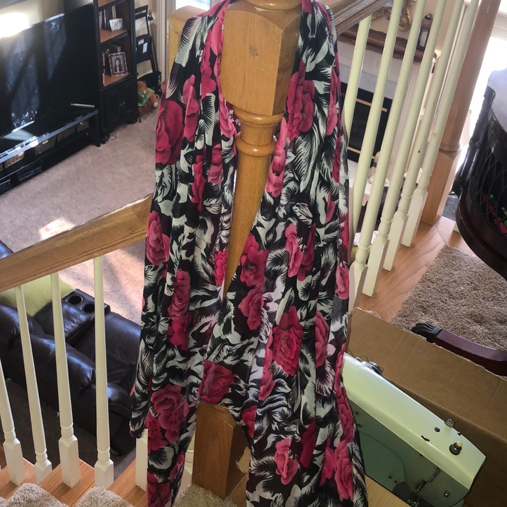 Pretty pink rose scarf